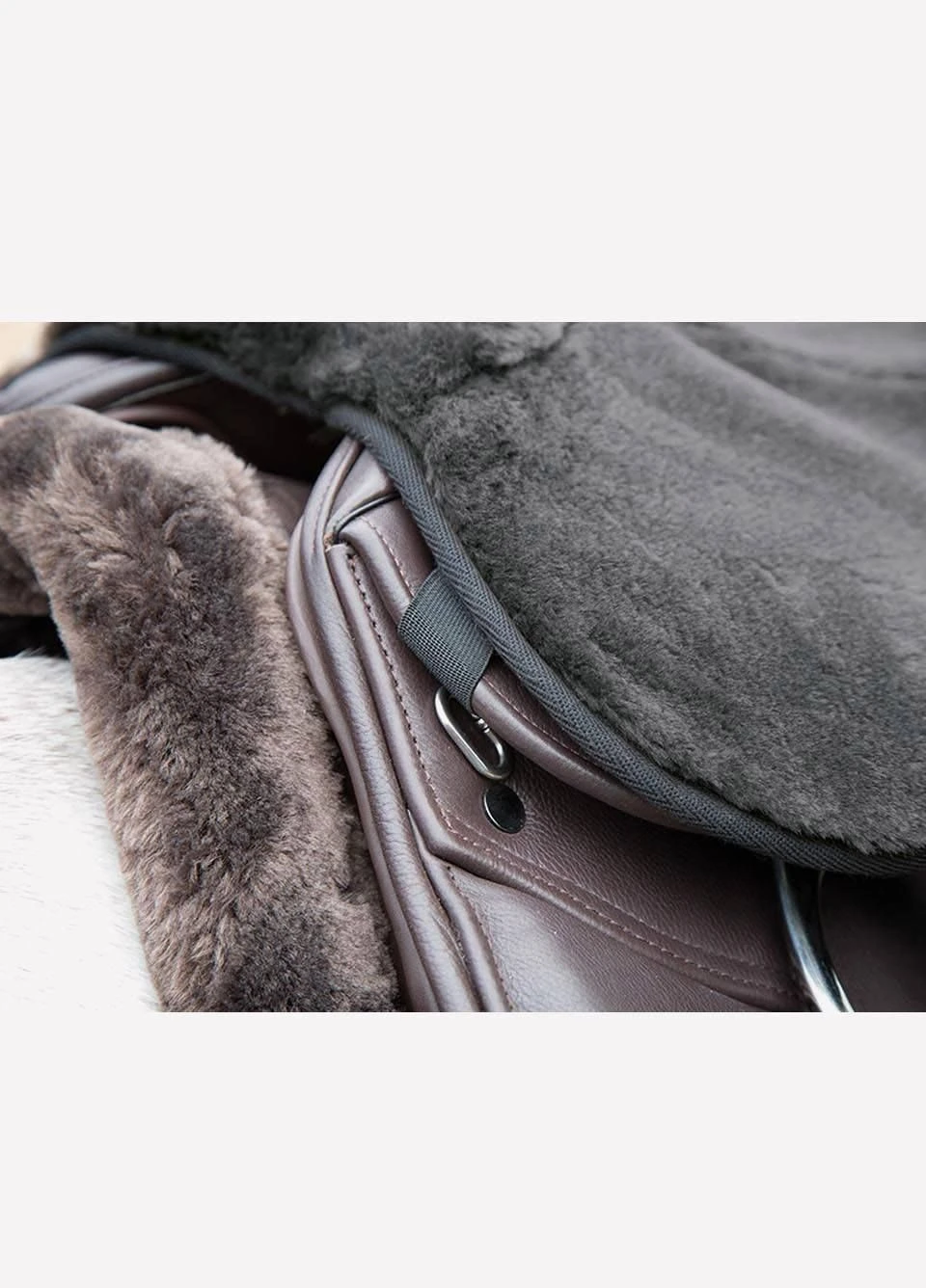 ARMA Supafleece Seat Saver - Black 4 ARMA Supafleece Seat Saver - Black - Image 2